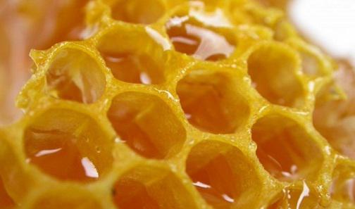 Как есть мед в сотах