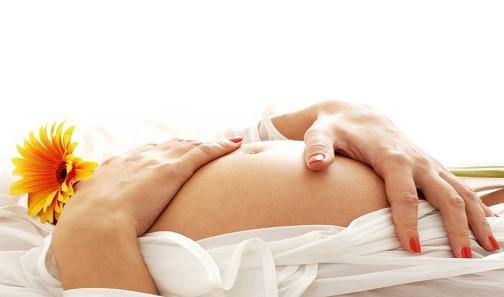 Как лечить насморк и горло при беременности