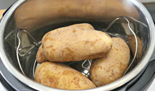Как приготовить вкусный печеный картофель в мультиварке