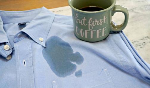 Как быстро удалить кофейное пятно с одежды
